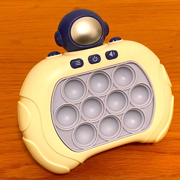 Quick Push Bubble – Console De Jeu Portable – 4 Modes – Lumière – Anti-stress – Cadeau Enfant – Astronaute